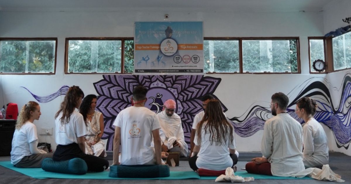 Best 200 Yoga Teacher Training | Yoga Om Nirvana