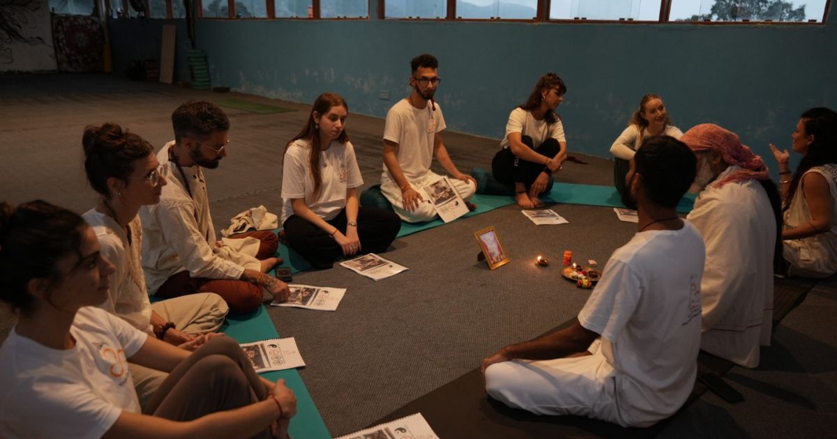 300 Hour Yoga Teacher Training in India | Yoga Om Nirvana